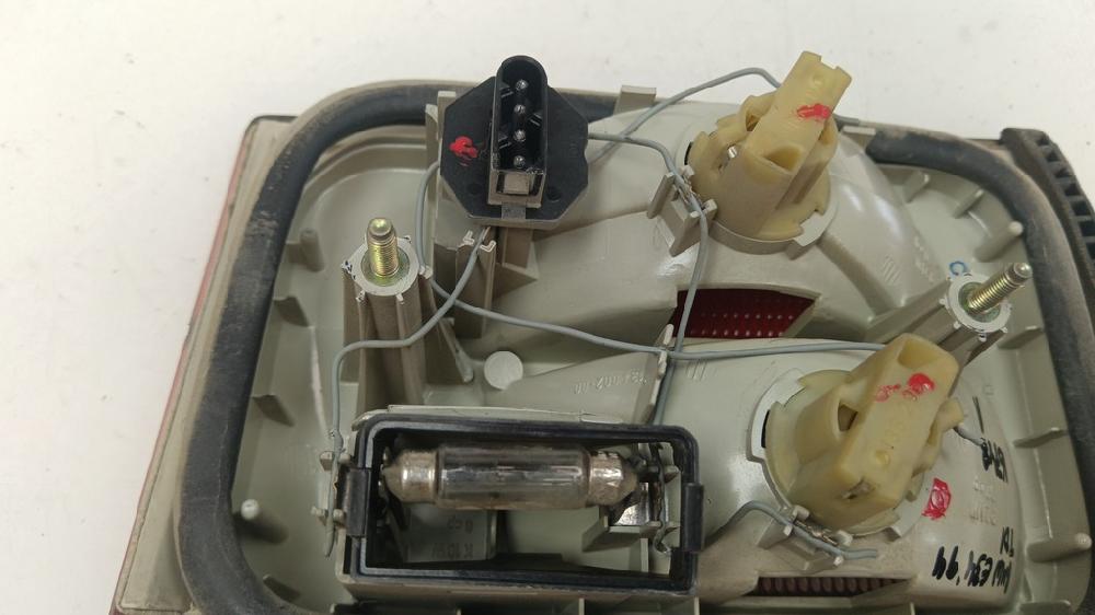 PILOTO TRASERO DERECHO INTERIOR BMW SERIE 5 2.0 520I MT 150CV