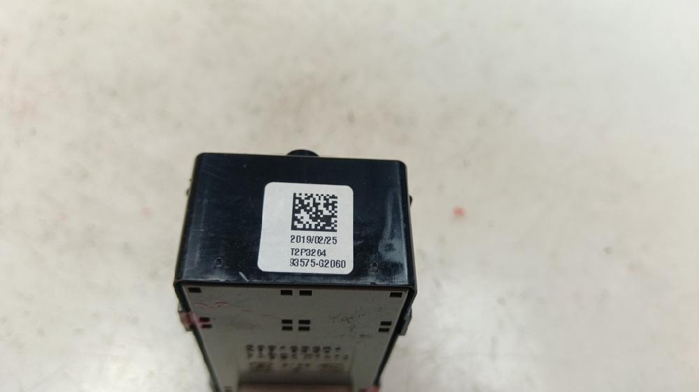 MANDO ELEVALUNAS DELANTERO DERECHO HYUNDAI IONIQ 1.6 HYBRID AMT 105CV