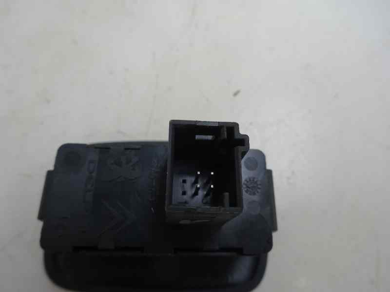 MANDO ELEVALUNAS TRASERO DERECHO PEUGEOT 308 1.6 HDI MT 114CV