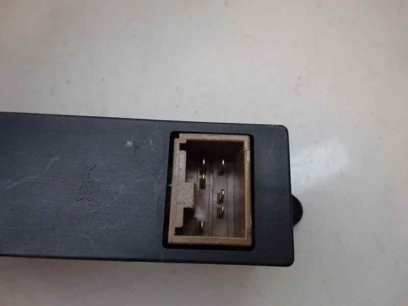 MANDO ELEVALUNAS TRASERO DERECHO MITSUBISHI MONTERO SPORT 2.5 MT 115CV | 85KW