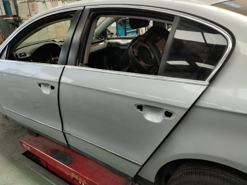 PUERTA TRASERA IZQUIERDA VOLKSWAGEN PASSAT 2.0 TDI MT 140CV