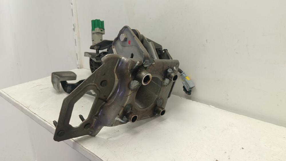 PEDAL EMBRAGUE CITROEN C4 CACTUS 1.6 MT 99CV | 73KW