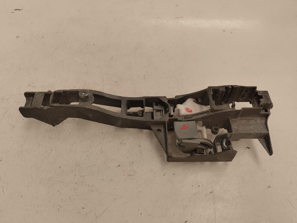 SOPORTE MANETA EXTERIOR PUERTA TRASERA DERECHA PEUGEOT 5008 1.6D MT 112CV