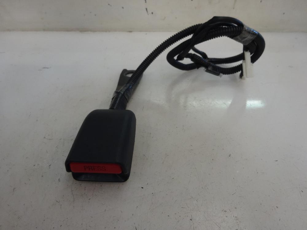 ANCLAJE CINTURON DELANTERO DERECHO TOYOTA YARIS 1.0 MT 69CV