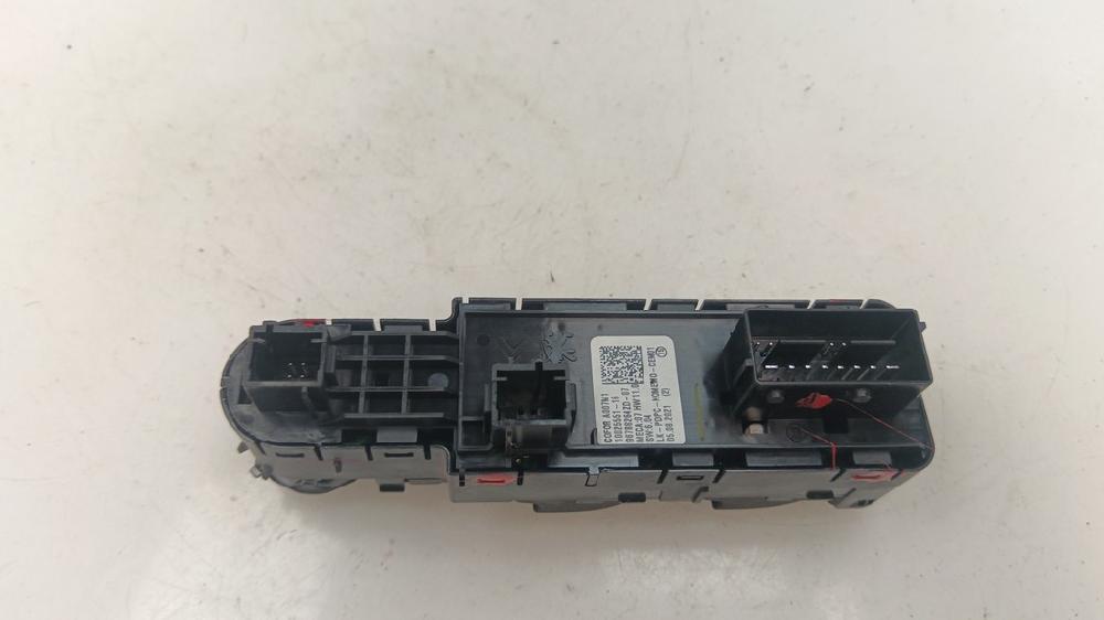 MANDO ELEVALUNAS DELANTERO IZQUIERDO PEUGEOT 208 1.5 MT 102CV | 75KW