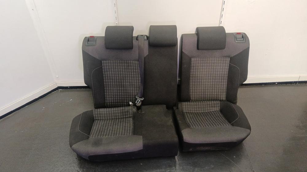 JUEGO ASIENTOS COMPLETO VOLKSWAGEN POLO 1.4 MT 75CV | 55KW