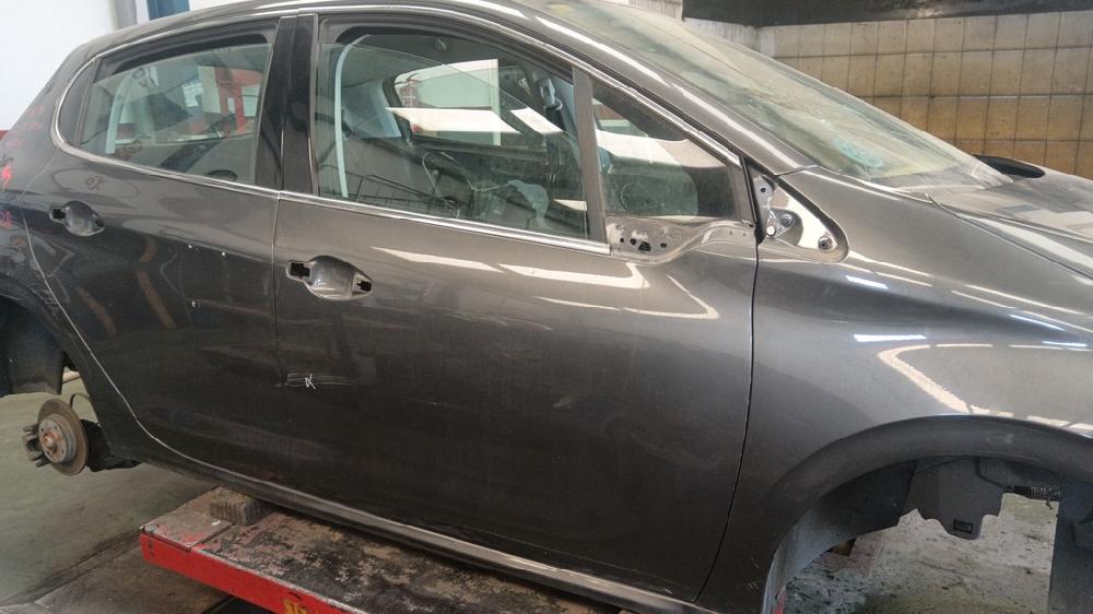 PUERTA DELANTERA DERECHA PEUGEOT 208 1.2 MT 110CV | 81KW