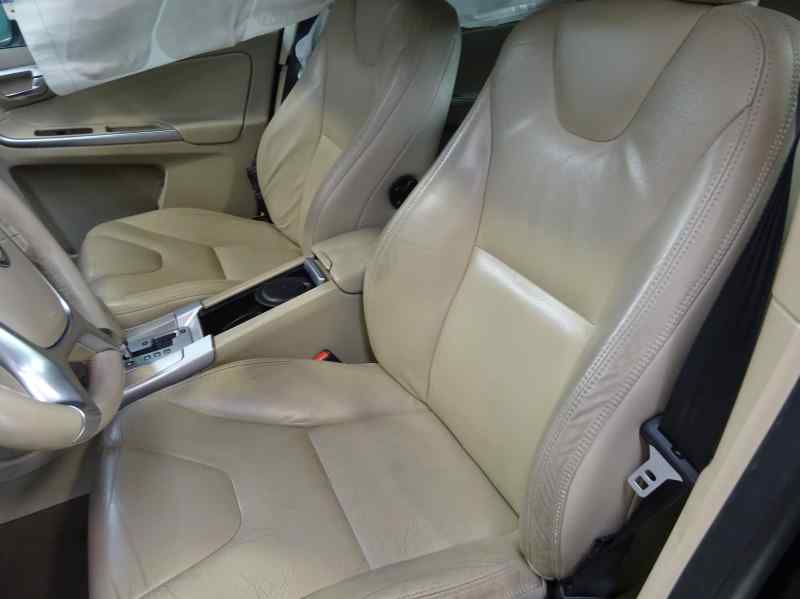 GUANTERA VOLVO XC60 2011 2.4 D5 MT AWD 205CV