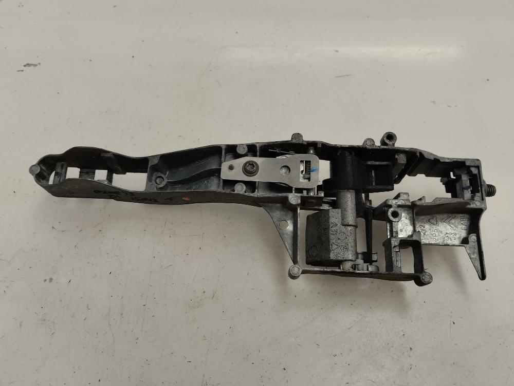 SOPORTE MANETA EXTERIOR DELANTERA IZQUIERDA PEUGEOT 208 1.4 HDI MT 68CV