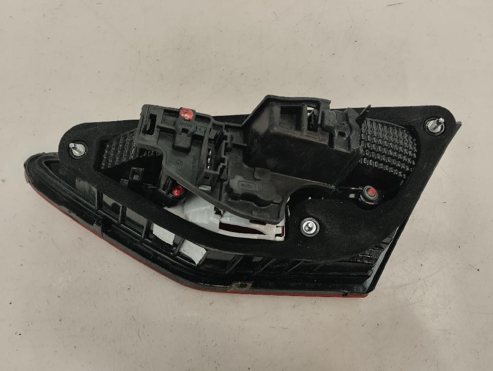 PILOTO TRASERO IZQUIERDO INTERIOR SEAT LEON 1.5 130CV MT