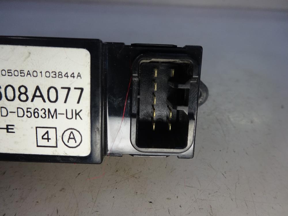 MANDO ELEVALUNAS DELANTERO DERECHO MITSUBISHI COLT 1.3 MT 95CV