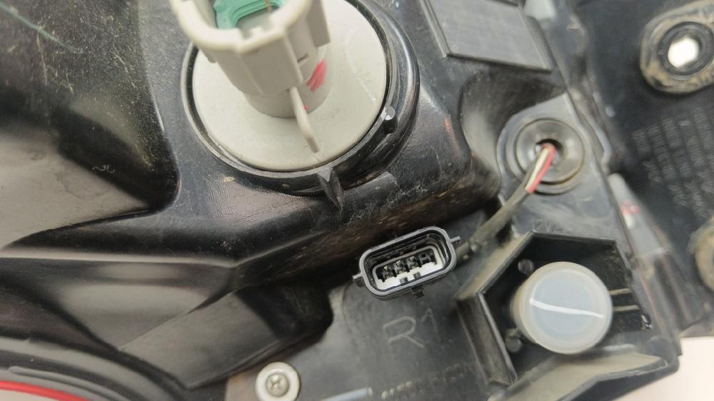 PILOTO TRASERO DERECHO NISSAN QASHQAI 1.3 MT 140CV