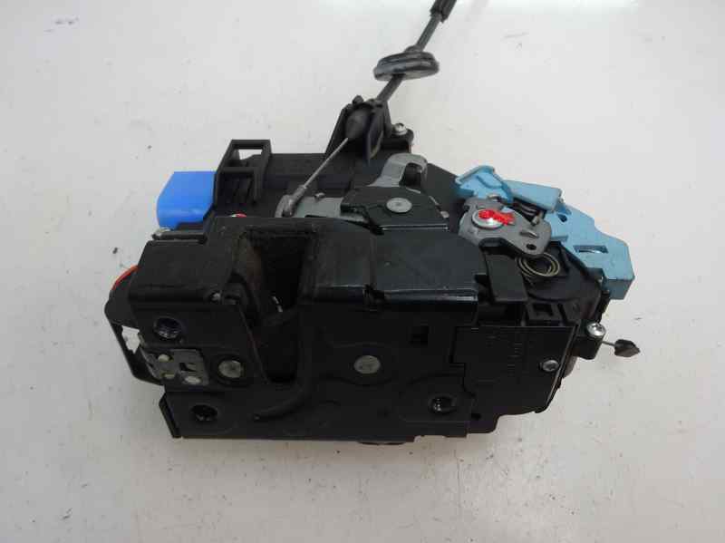 CERRADURA PUERTA DELANTERA DERECHA VOLKSWAGEN CADDY 1.9 TDI MT 105CV | 78KW