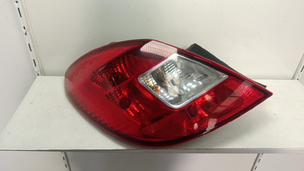 PILOTO TRASERO IZQUIERDO OPEL CORSA 1.4 MT 90CV | 66KW