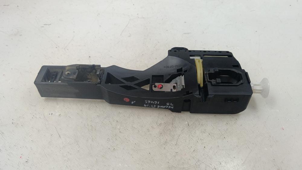 SOPORTE MANETA EXTERIOR PUERTA TRASERA DERECHA RENAULT MEGANE 1.3 MT 140CV | 103KW