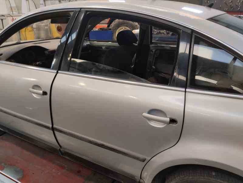 PUERTA TRASERA IZQUIERDA VOLKSWAGEN PASSAT 1.9 TDI 6MT 130CV