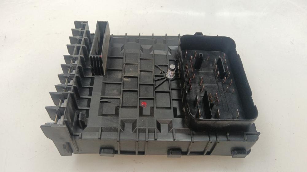 CAJA RELES FUSIBLES VOLKSWAGEN JETTA 1.6 TDI MT 105CV