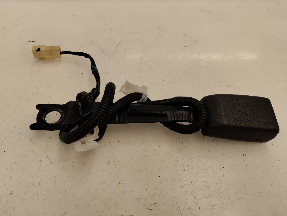 ANCLAJE CINTURON DELANTERO IZQUIERDO TOYOTA URBAN CRUISER 1.4 CRDI MT 4WD 90CV
