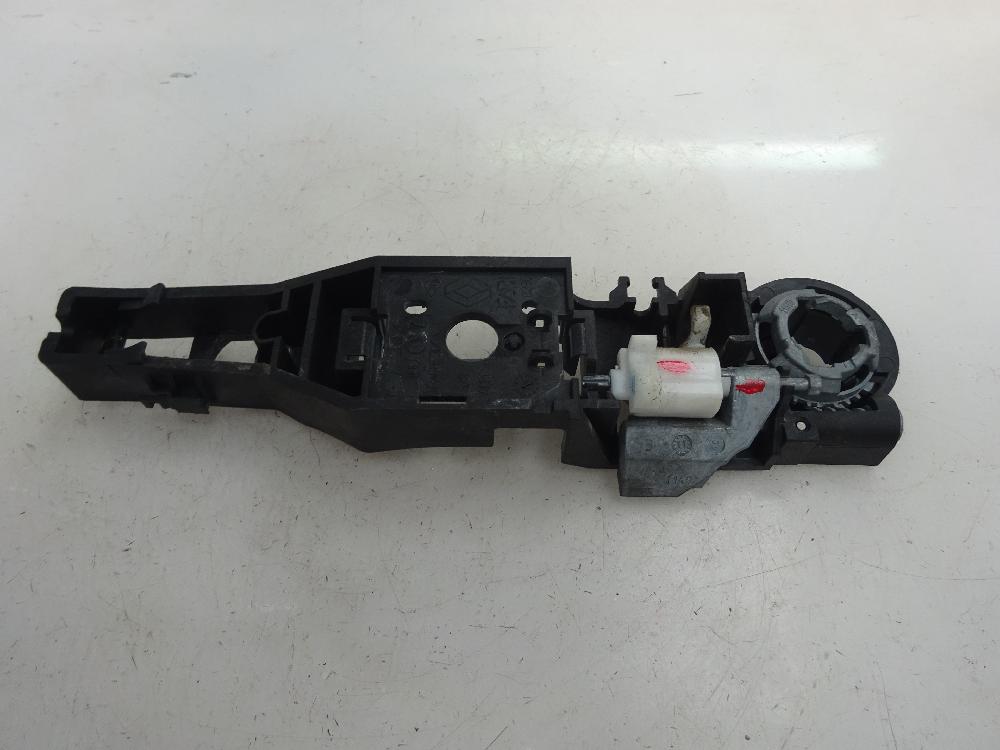 SOPORTE MANETA EXTERIOR PUERTA TRASERA DERECHA RENAULT CLIO 1.6 MT 112CV