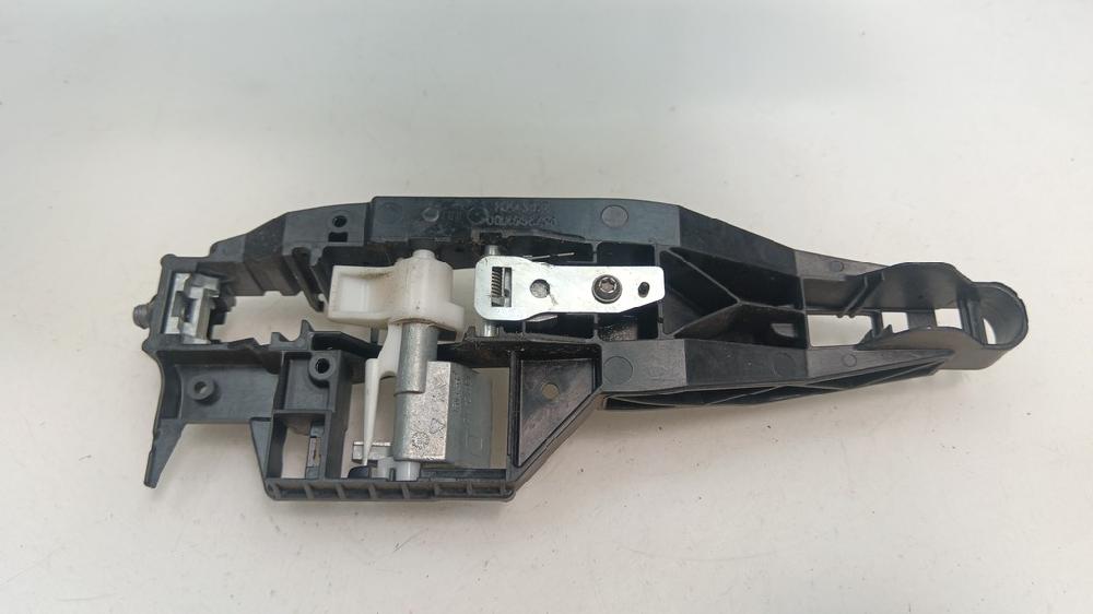 SOPORTE MANETA EXTERIOR PUERTA TRASERA DERECHA PEUGEOT 208 2015 1.2 VTI ETG 82CV