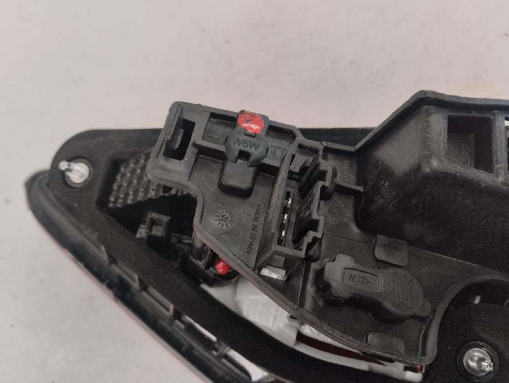 PILOTO TRASERO IZQUIERDO INTERIOR SEAT LEON 1.5 130CV MT
