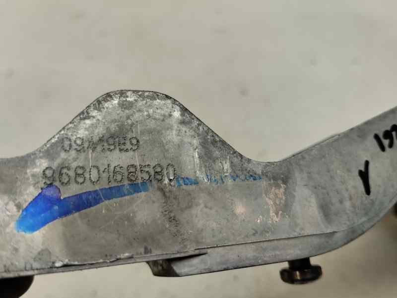 SOPORTE MANETA EXTERIOR DELANTERA DERECHA PEUGEOT 2008 1.2 VTI MT 82CV