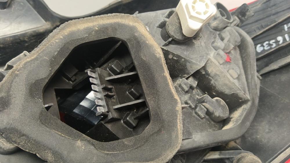 PILOTO TRASERO IZQUIERDO OPEL CORSA 2007 1.4 MT 90CV | 66KW