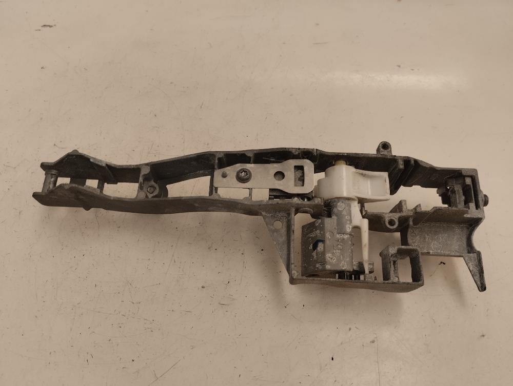 SOPORTE MANETA EXTERIOR PUERTA TRASERA IZQUIERDA PEUGEOT 5008 1.6D MT 112CV