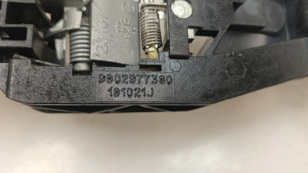 SOPORTE MANETA EXTERIOR DELANTERA IZQUIERDA PEUGEOT 208 1.5 MT 102CV | 75KW