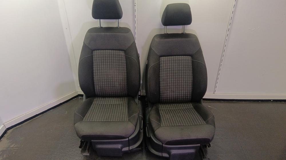 JUEGO ASIENTOS COMPLETO VOLKSWAGEN POLO 1.4 MT 75CV | 55KW