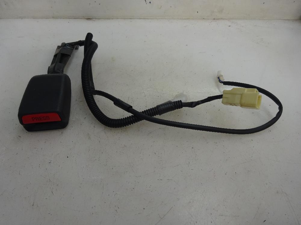 ANCLAJE CINTURON DELANTERO DERECHO TOYOTA YARIS 1.3 MT 87CV | 64KW