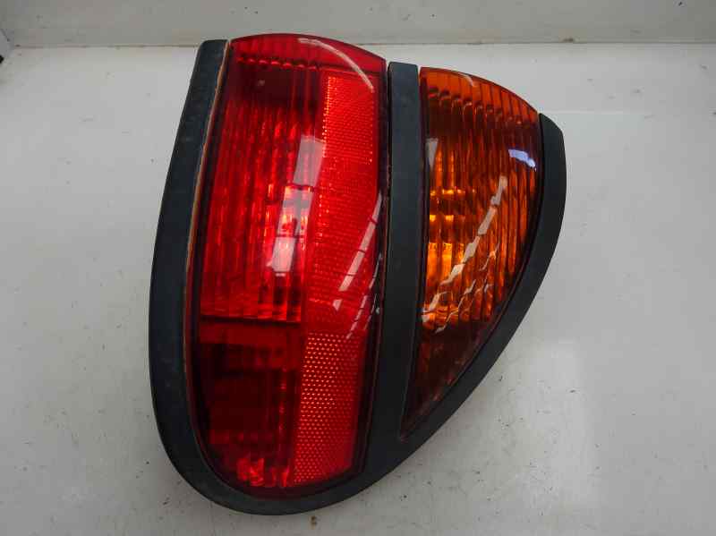 PILOTO TRASERO DERECHO RENAULT LAGUNA 1.8 MT 120CV