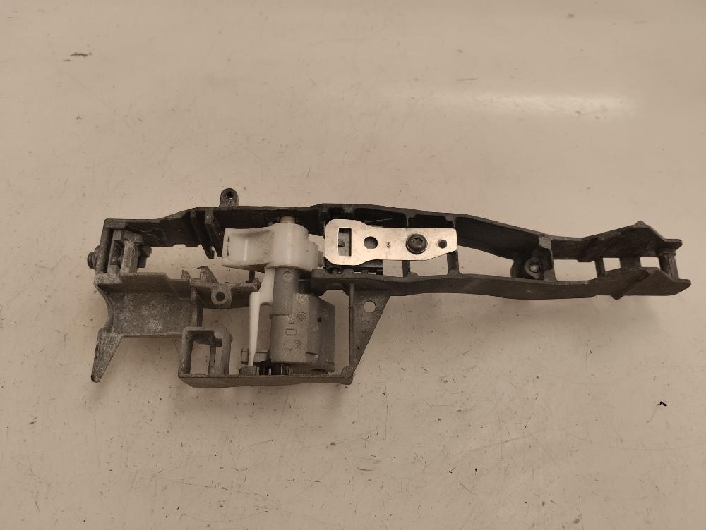 SOPORTE MANETA EXTERIOR PUERTA TRASERA DERECHA PEUGEOT 5008 1.6D MT 112CV
