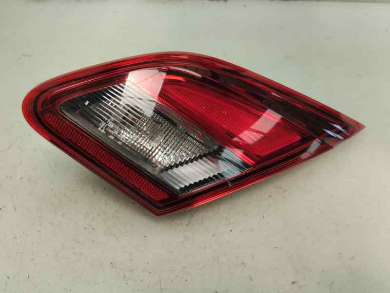 PILOTO TRASERO DERECHO INTERIOR OPEL CORSA 1.4 MT 90CV | 66KW
