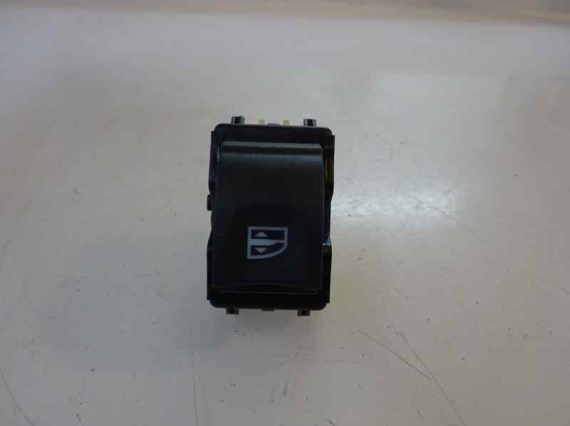 MANDO ELEVALUNAS TRASERO DERECHO RENAULT CAPTUR 1.5 DCI MT 90CV | 66KW