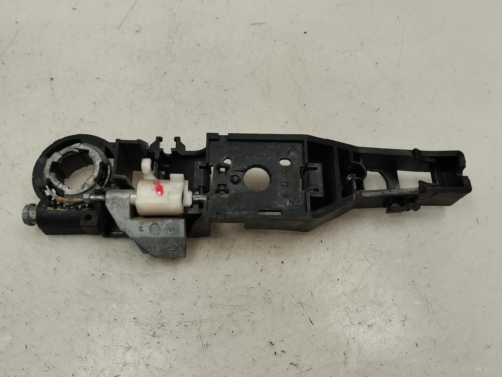 SOPORTE MANETA EXTERIOR DELANTERA IZQUIERDA RENAULT LAGUNA 1.5 DCI MT 110CV