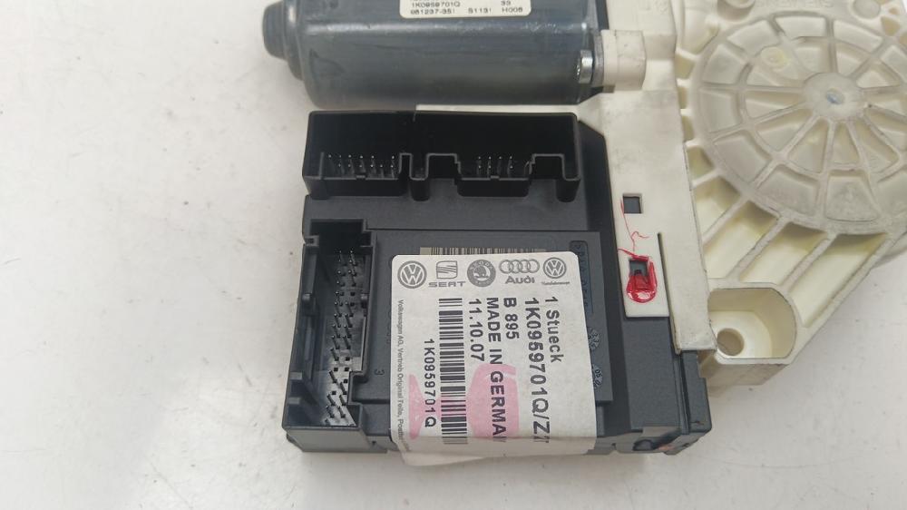 MOTOR ELEVALUNAS DELANTERO IZQUIERDO VOLKSWAGEN PASSAT 2.0 TDI DSG 140CV | 103KW