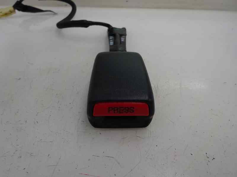 ANCLAJE CINTURON DELANTERO IZQUIERDO TOYOTA YARIS 2010 1.0 MT 69CV