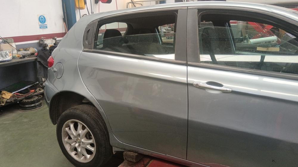 PUERTA TRASERA DERECHA ALFA ROMEO 147 1.9 JTD MT 115CV