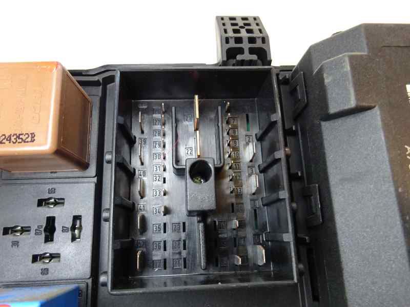 CAJA RELES FUSIBLES OPEL VECTRA 2003 2.2 DTI MT 125CV | 92KW