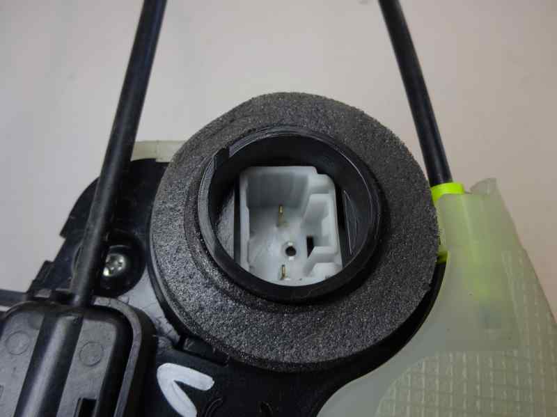 CERRADURA PUERTA TRASERA DERECHA TOYOTA YARIS 1.4 MT 90CV | 66KW