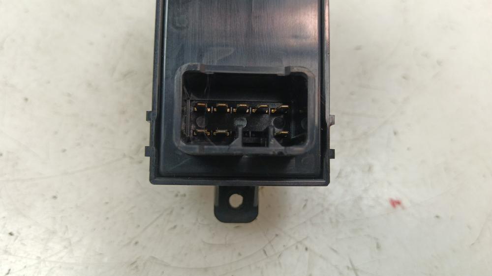 MANDO ELEVALUNAS TRASERO DERECHO KIA CEED 1.4 MT 90CV | 66KW