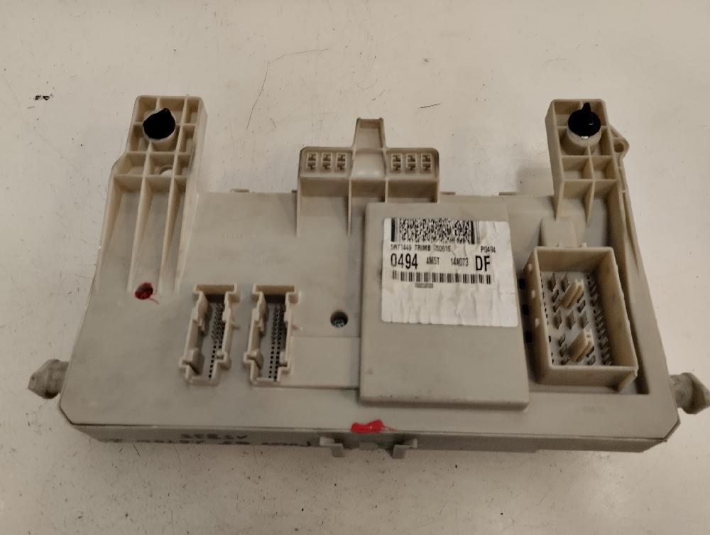 CAJA RELES FUSIBLES FORD FOCUS 1.6 TDCI MT 109CV