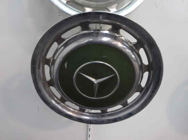 TAPACUBOS MERCEDES BENZ CLASE E 1977 2.0 E 220 D 4MT 60CV