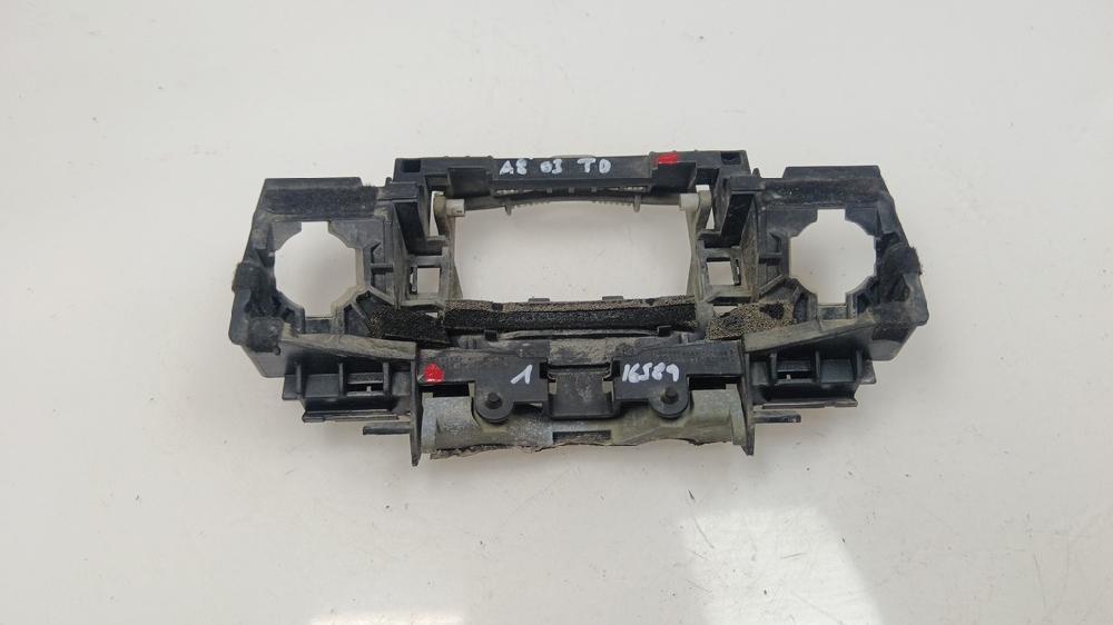 SOPORTE MANETA EXTERIOR PUERTA TRASERA DERECHA AUDI A8 3.7 AT 4WD 280CV | 206KW