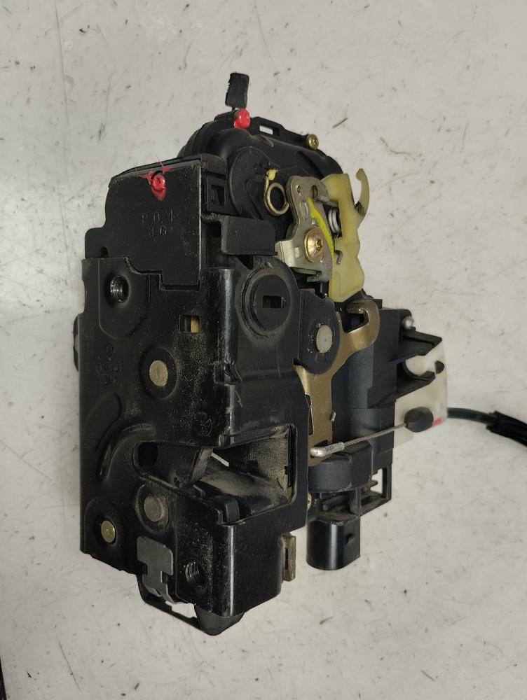 CERRADURA PUERTA TRASERA IZQUIERDA VOLKSWAGEN GOLF 1.9 TDI MT 110CV