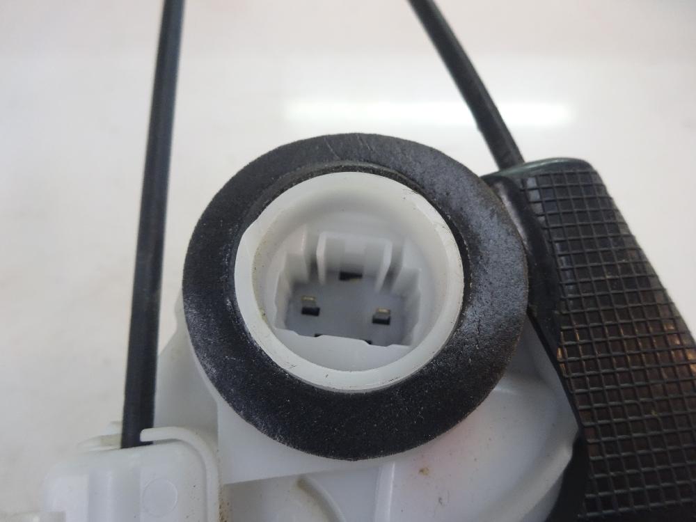 CERRADURA PUERTA TRASERA DERECHA TOYOTA YARIS 1.0 MT 69CV