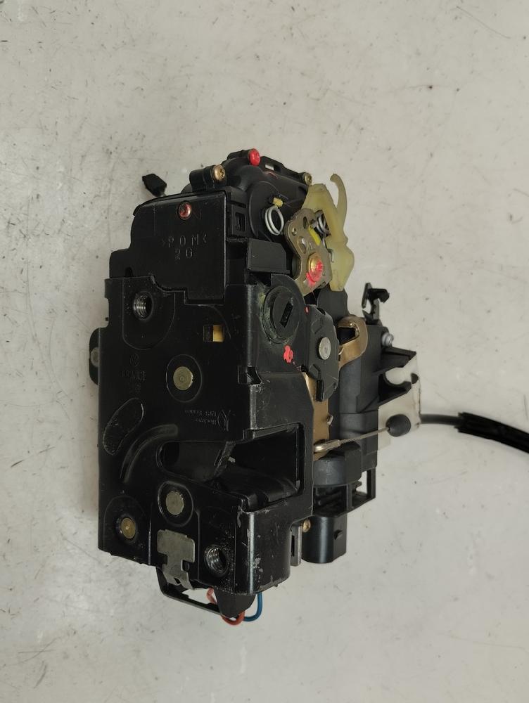 CERRADURA PUERTA TRASERA IZQUIERDA VOLKSWAGEN GOLF 1.9 TDI MT 90CV