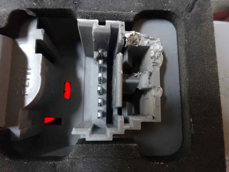PILOTO TRASERO DERECHO RENAULT CLIO 1.2 MT 75CV
