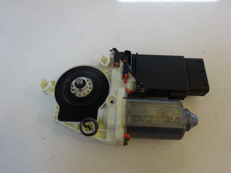 MOTOR ELEVALUNAS DELANTERO DERECHO VOLKSWAGEN GOLF 2000 1.9 TDI MT 90CV